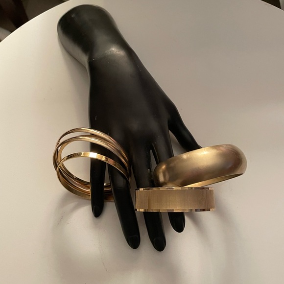 Gold Tone Women’s Bangle Bracelet Set - Picture 5 of 5